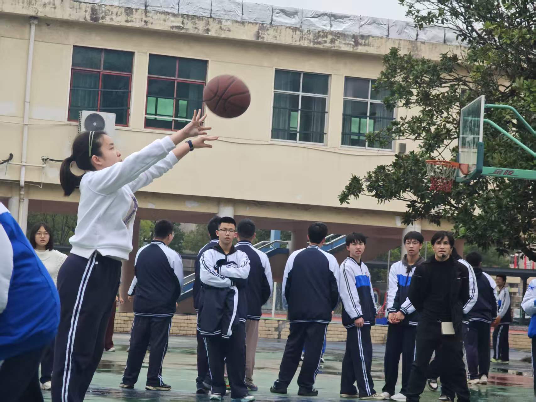 湘钢一中“投篮王”比赛彰显“健康第一”教育理念