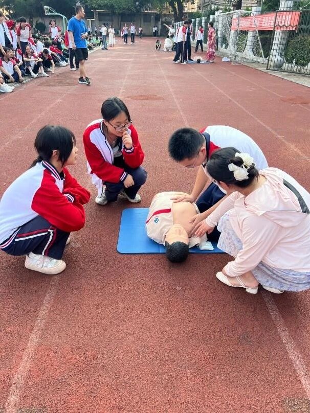湘潭市第二中学开展防溺水安全教育暨应急演练活动