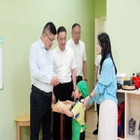 王智勇开展教师节走访慰问活动