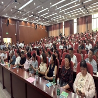 新邵职业中专召开专题家长会