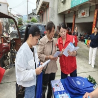 赶集便民零距离 温暖居保惠民生——怀化市辰溪县田湾镇开展城乡居民养老保险集中宣传活动
