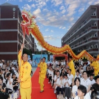 弘扬传统文化  岳阳市华夏学校毕业典礼劲刮“国风”